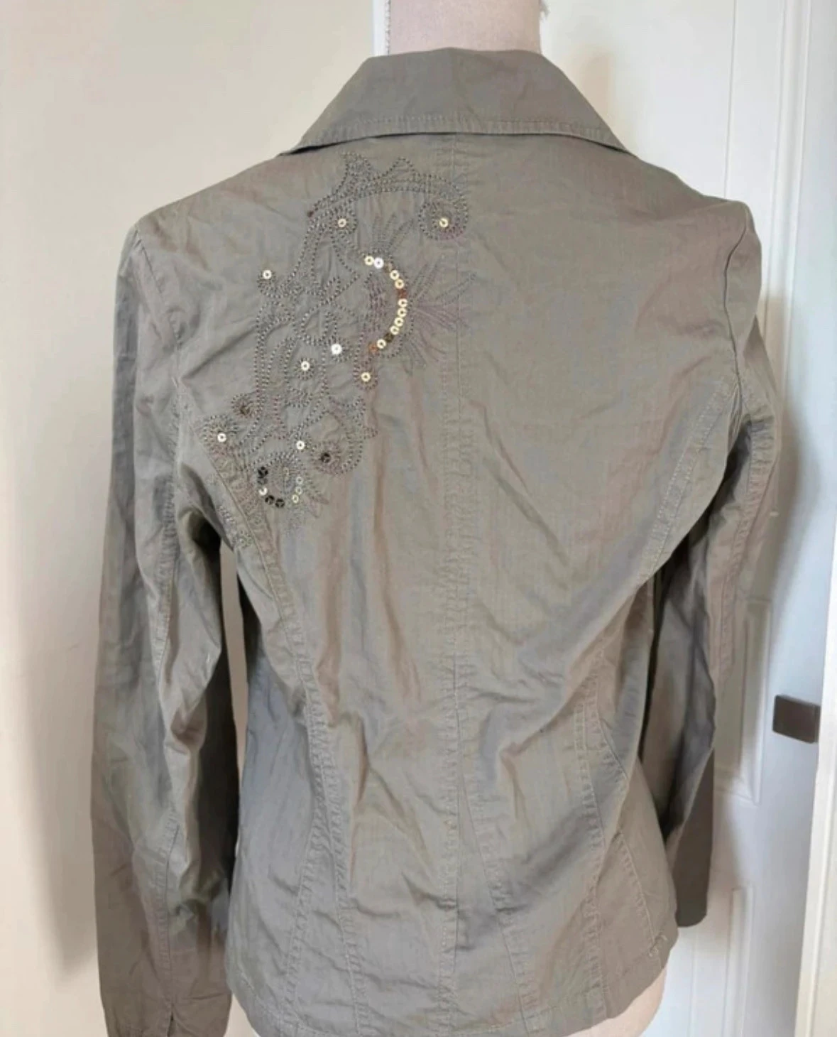 Blazer cáqui feminino com bordado de lantejoulas – Tamanho 3 – photo 2